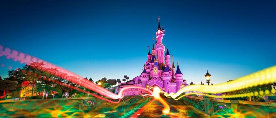Disney Castle Macro ?anchor=center&mode=crop&quality=75&width=900&rnd=133088335600000000