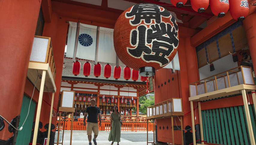 Epic Japan: Speed Trains & Street Food Tour