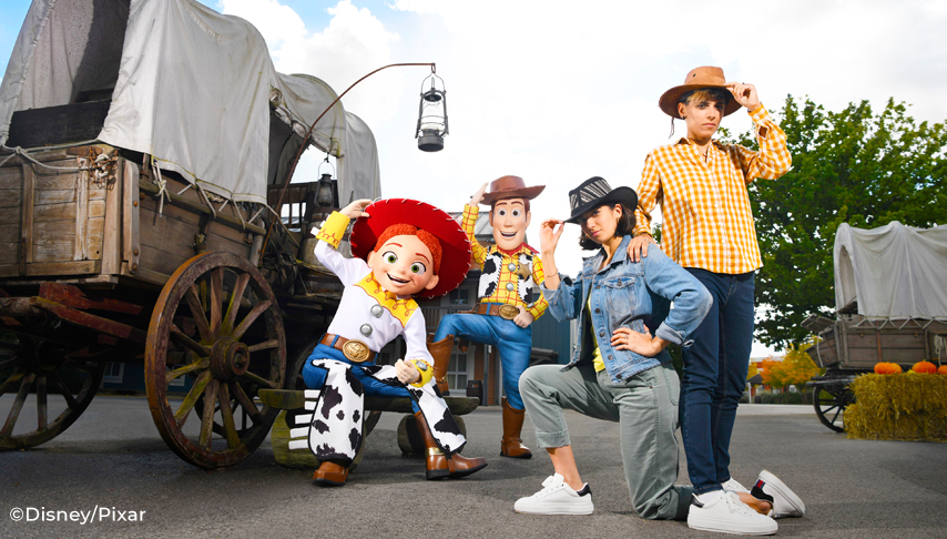 Guests With Woody And Jessie At Disney Hotel Cheyenne (2)